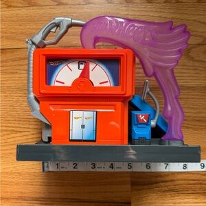 Hot Wheels City Downtown Speedy Fuel Stop play set.